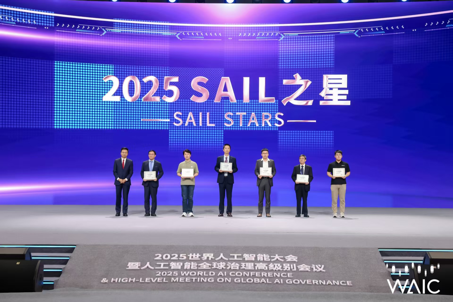 365英国上市成WAIC唯一获SAIL之星奖的机器...
